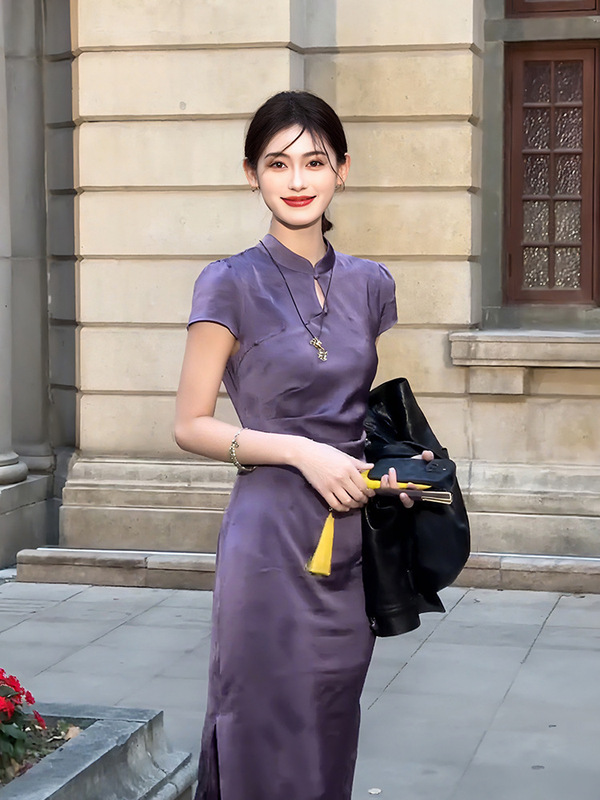 凌茜恣禾 清光'粉色新中式缎面连衣裙女早秋小个子蝴蝶印花旗袍|undefined