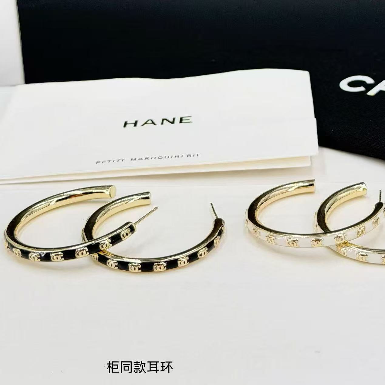 New style Chanel-inspired enamel drop-glaze multi-label black and white earrings, fashionable and simple, all-copper electroplated European and American bracelet