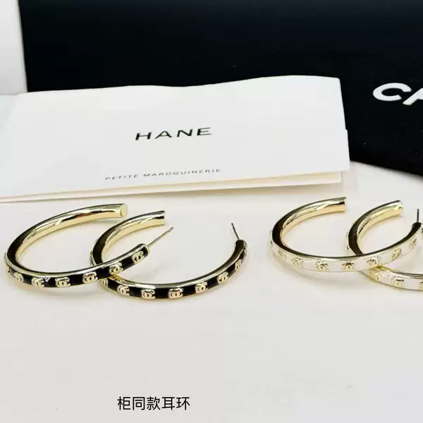 New style Chanel-inspired enamel drop-glaze multi-label black and white earrings, fashionable and simple, all-copper electroplated European and American bracelet