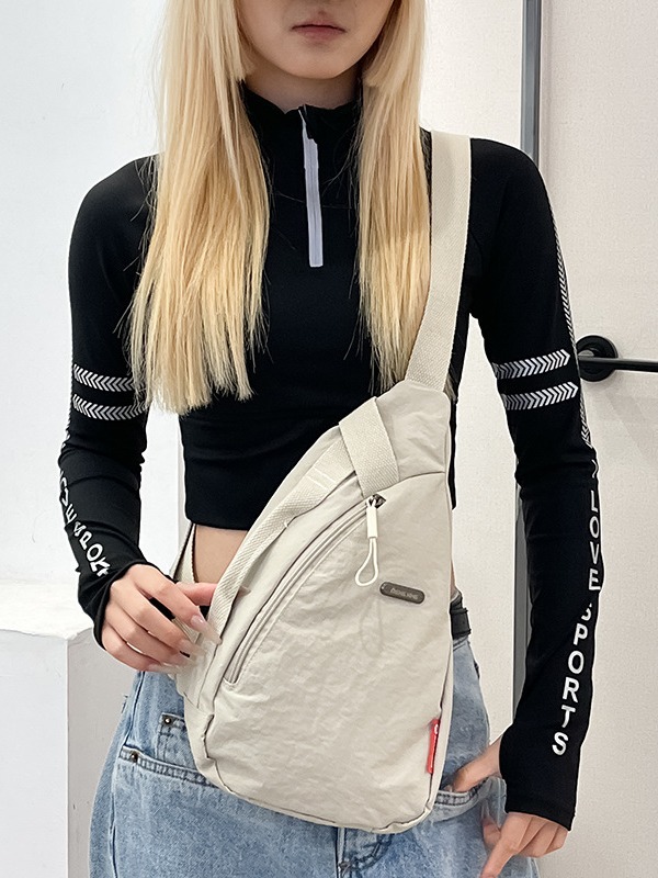 Bolso de pecho de marca de moda para mujer, bolso cruzado versátil para teléfono con letras, bolso de pecho informal de nailon a la moda, bolso sencillo y moderno para mujer.