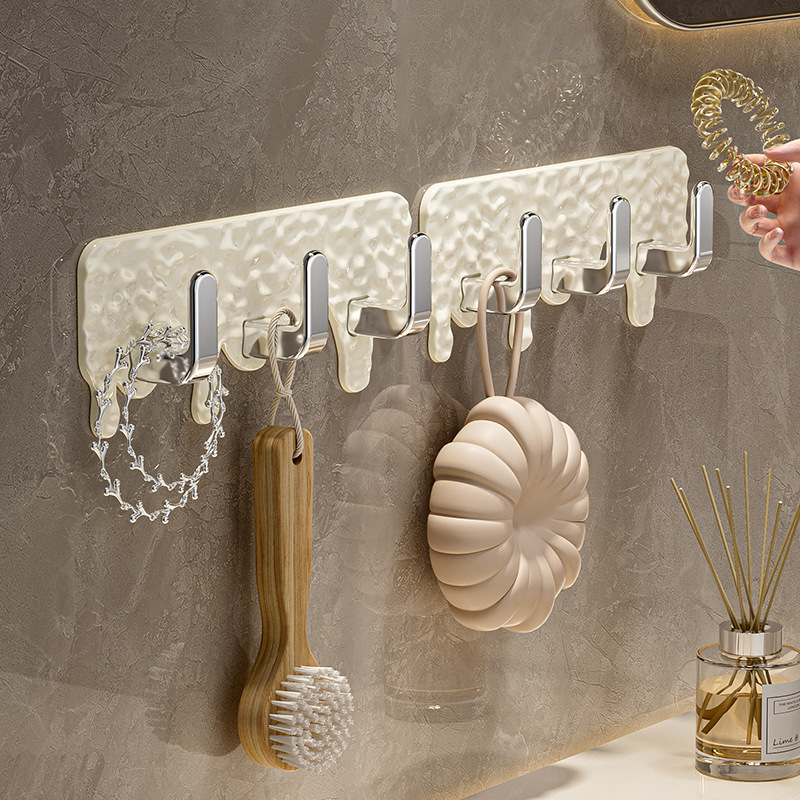 Gancho de tres enlaces sin perforación de estilo crema, gancho para ropa de pared de baño de adhesivo fuerte y sin costuras con gancho para almacenamiento de artículos diversos