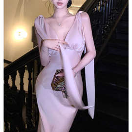 【粉缎流光】粉色飘带收腰连衣裙无袖V领包臀鱼尾长裙2025秋季女