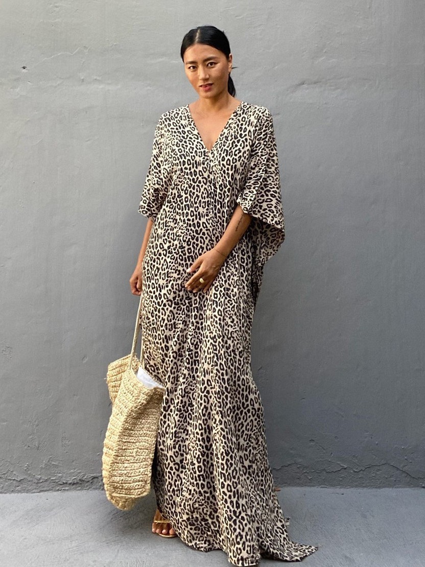 Camisas de playa europeas y americanas con patrón de leopardo sueltas, túnicas de vacaciones, camisetas de protección solar, camisetas de bikini MB255