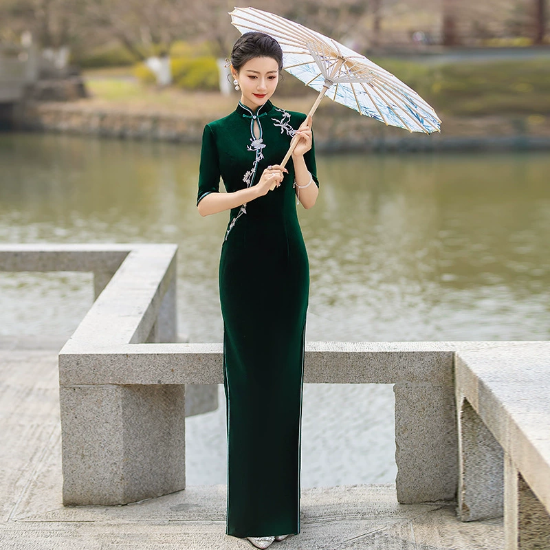 Прямые поставки с фабрики: бархатное чхонсам 2025 – новая модель, ретро-чхонсам для выступлений в китайском стиле с изысканными узорами.