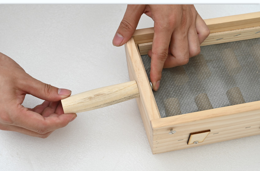 Wooden Moxibustion Box with Sliding Lid 12-Needle Column Home Moxa Therapy Device for Adults in use