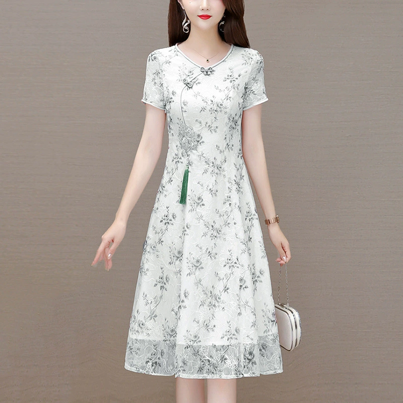 Летнее платье-чонсам 2025 года, улучшенная версия в ретро-цветочном стиле для женщин среднего возраста, стройнящее, с вышивкой, для мам.