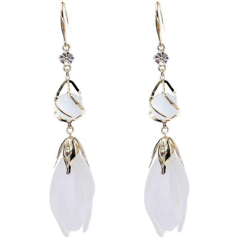 Pendientes largos de pétalos rojos, ganchos para orejas con flecos de ópalo en espiral, pendientes de plumas de estilo étnico retro, pendientes nuevos