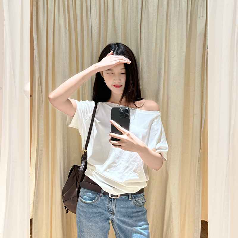 ゆったりとしたデザインのオフショルダートップ、ワンショルダー夏新作半袖Tシャツ、女性ニッチ斜め肩甘いホットガール夏痩身|undefined