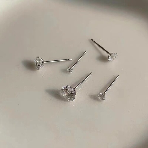 s925 sterling silver black and white zircon earrings are simple, compact and cold-style ear bone nails for men and women to maintain ear holes and do not need to be removed when sleeping