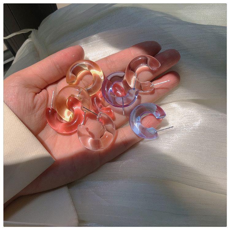 Oversized Sculptural Clear Acrylic Clip-on Earrings Modern Design_voghion.com