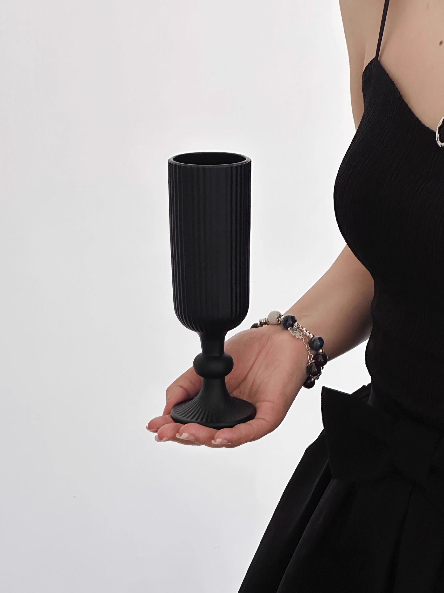 Tall vase (height 18.5cm* mouth 5.5cm)