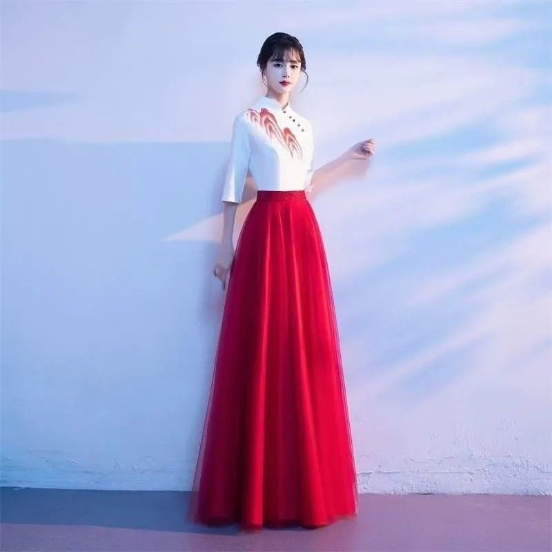 New long dress performance costume for the Warm Maple Leaf River and Mountains Grand Choir performance; Chinese Choir poetry recitation and hosting