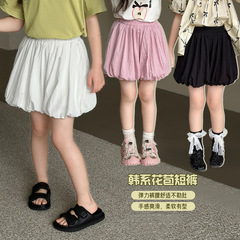 女の子のズボンの半ズボンの純綿の夏の赤ちゃんのつぼみのズボンのスカートの洋風の子供のカジュアルなズボンのスカートの薄いタイプは外に着ます。