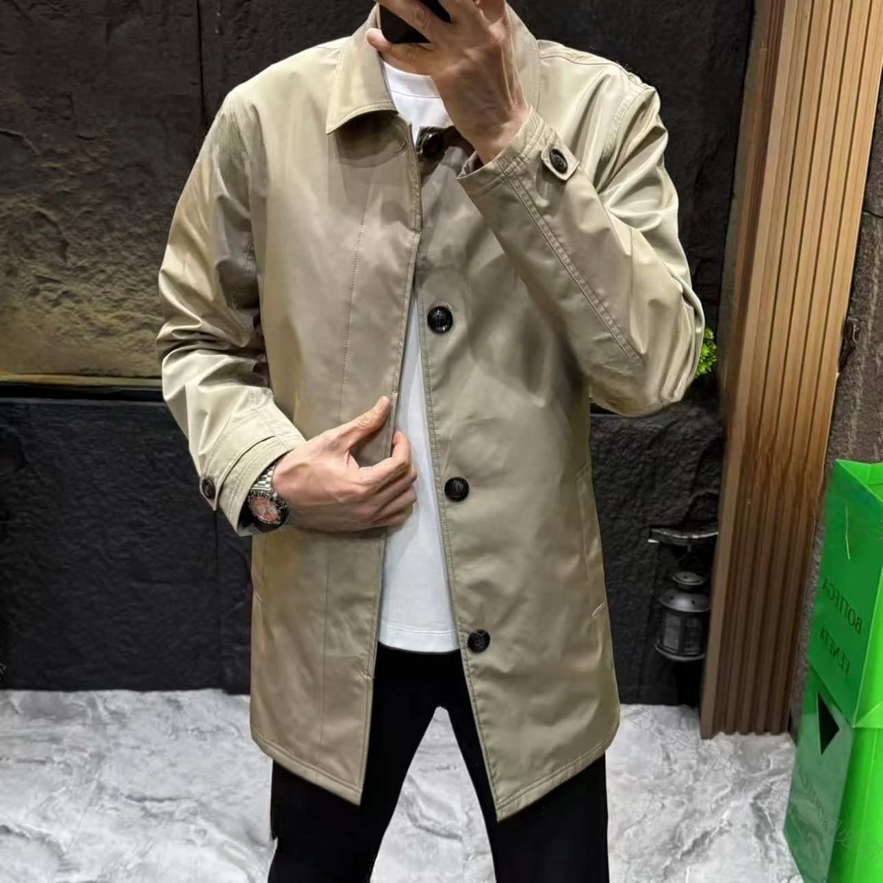 카키색