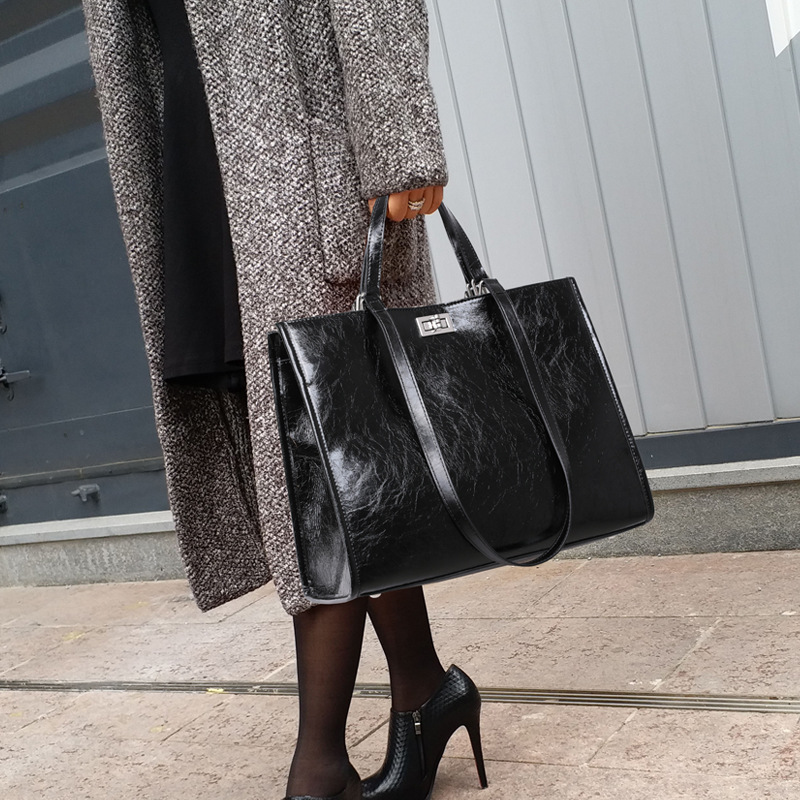 Women's Genuine Leather Handbag 2026 New Large Capacity Tote Bag Versatile Black Handbag Shoulder Bag For Commuting - Thumbnail 2