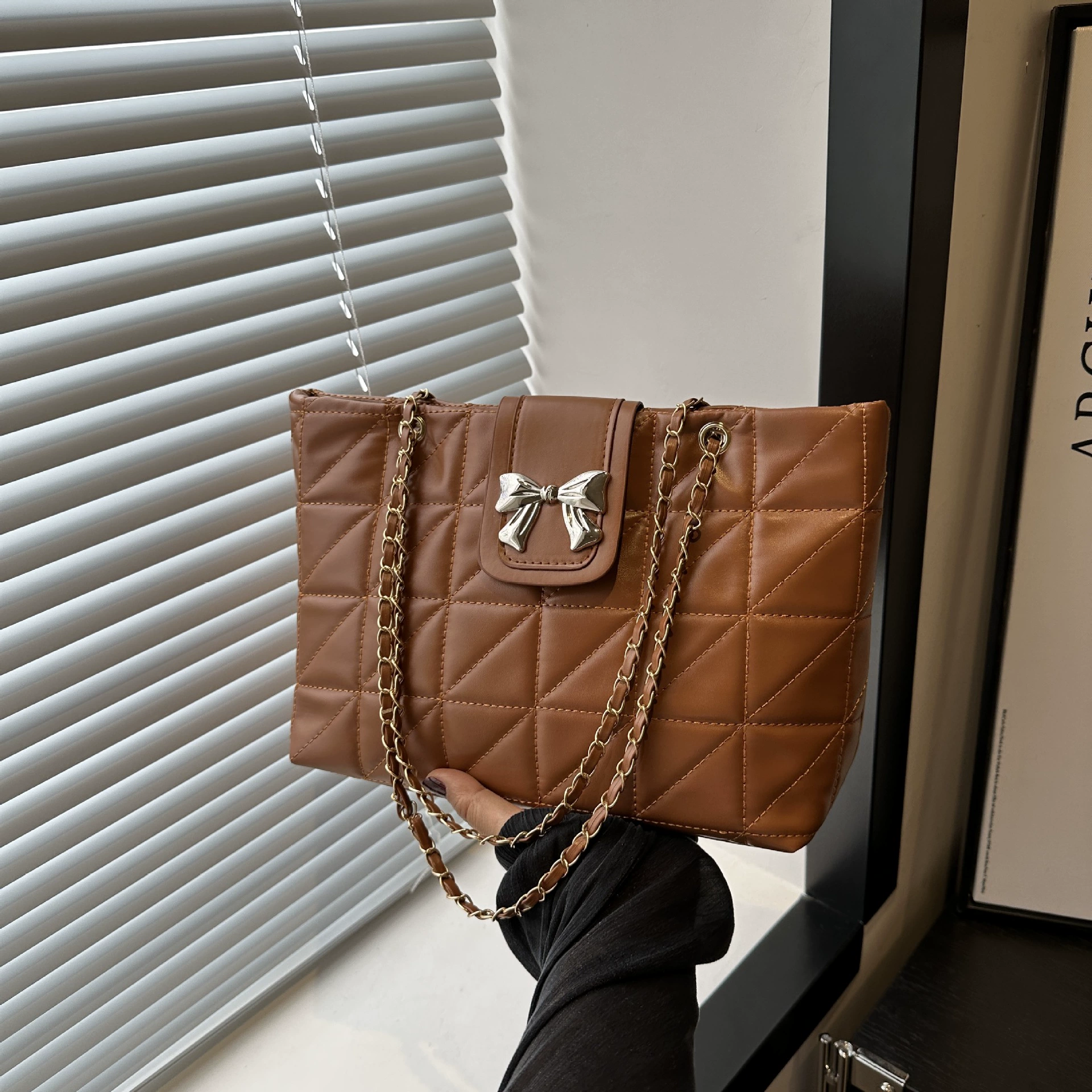Soft capacious trend one-shoulder bag with diamond pattern, Korean style, chain bag