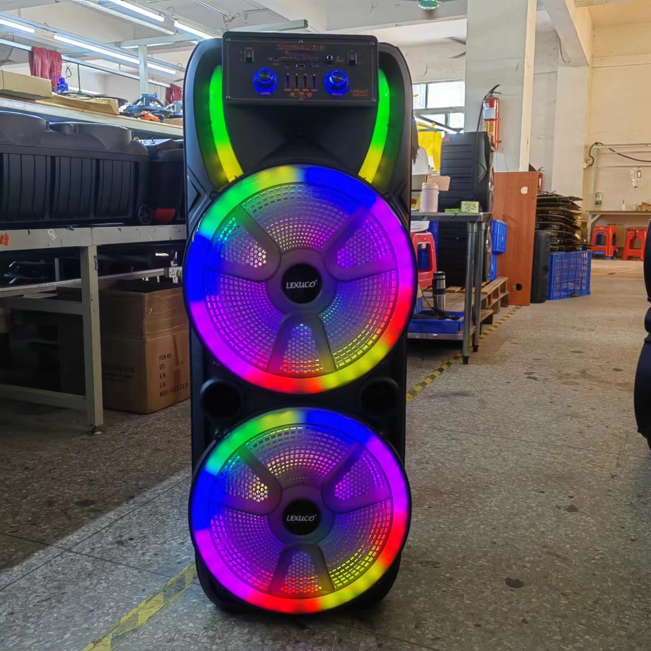 Fábrica de comercio exterior doble 15 pulgadas altavoces Bluetooth coloridos al aire libre alta potencia micrófono inalámbrico K canto cuadrado danza estéreo 1