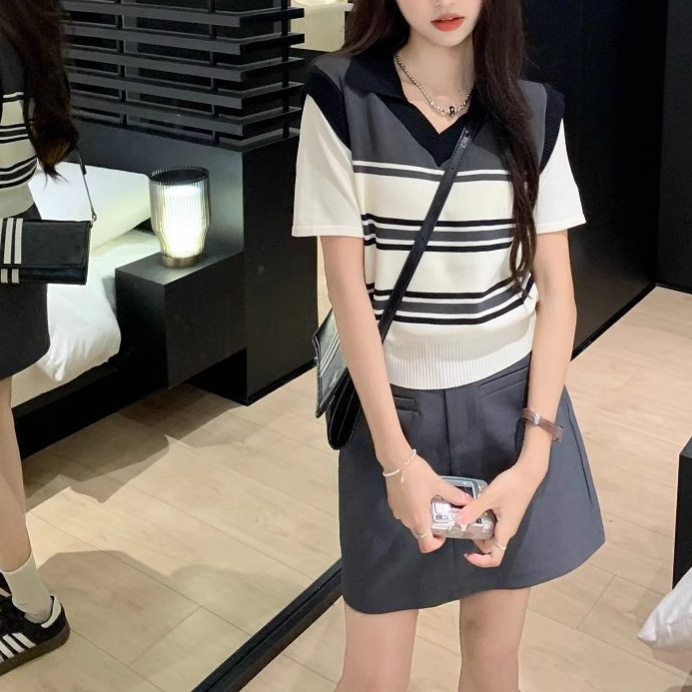 2025 New College Fake Two-Piece Knitwear Summer New Stripesd Polo Collar Niche Design Short-Sleeved Hot Style