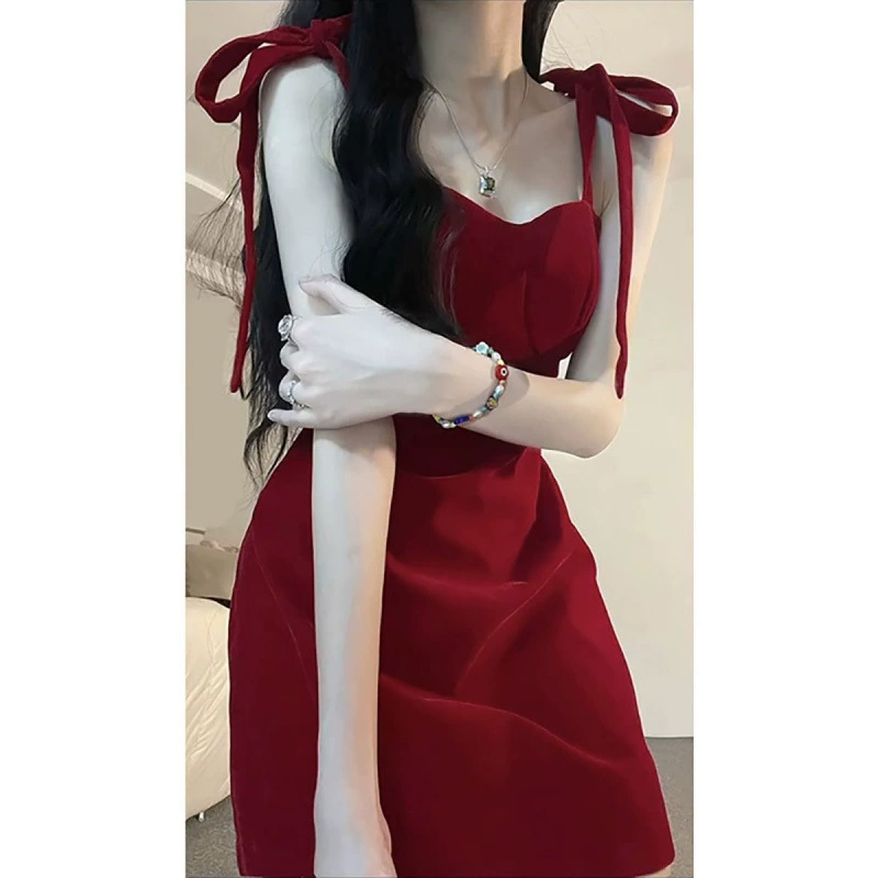 Новое красное платье с подтяжками на талии, французское облегающее платье с ремешками, сексуальная короткая юбка, подчеркивающая фигуру горячей девушки