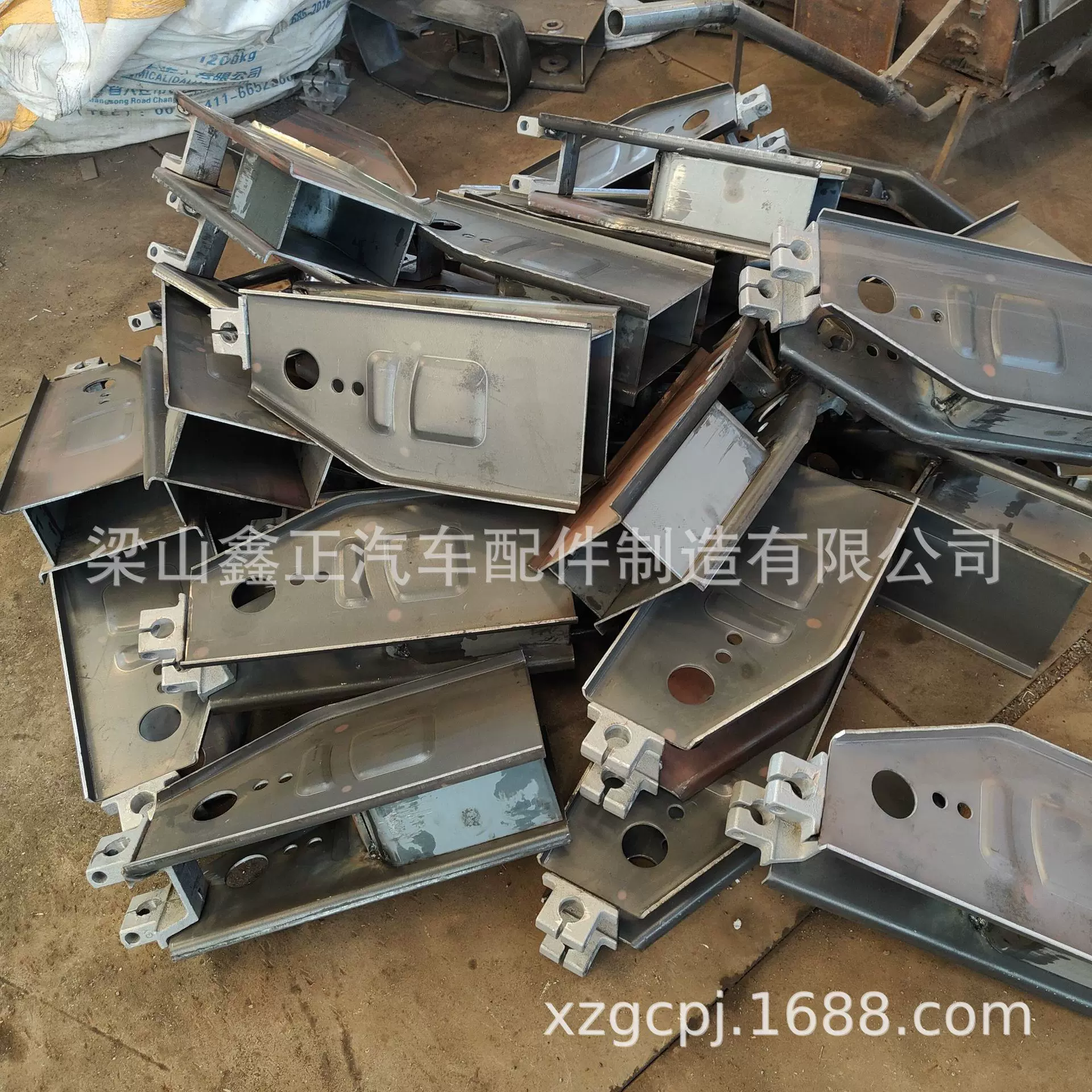 半挂车机械悬挂美式焊接轻型悬架出口分体悬挂前支架后支架中支架