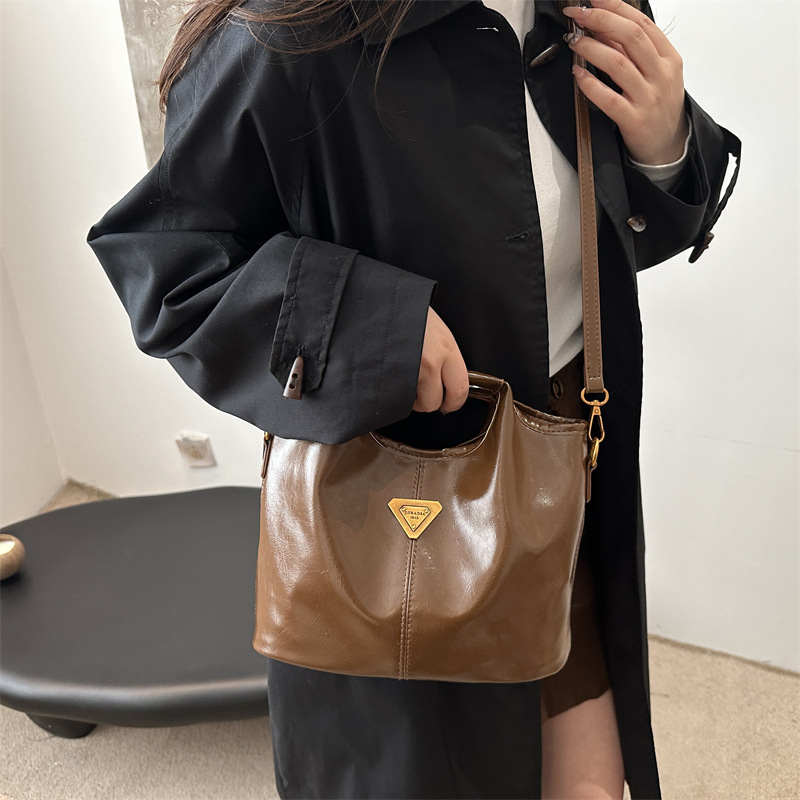 2024 alto valor retrógrado estilo de negocios Meillard bolso de cubo de mano de viaje versátil de invierno nuevo bolso de hombro