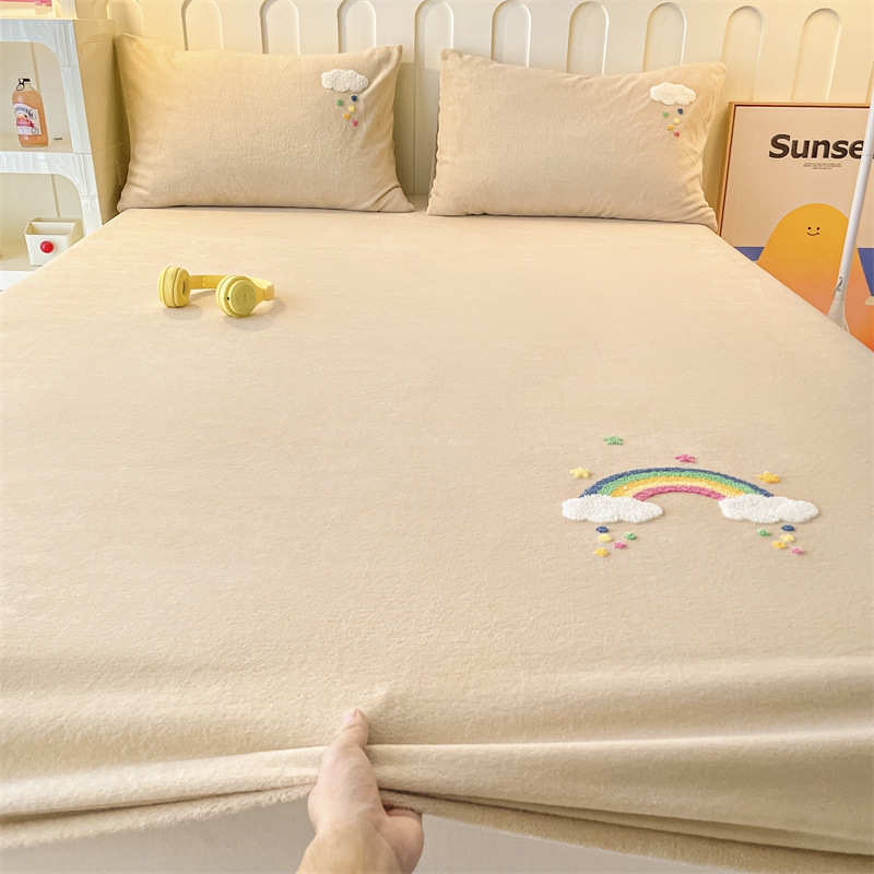 Madre y bebé clase A cama de terciopelo de leche sombrero caliente toalla antiestática bordada colchón cubierta protectora de invierno grueso cubierta de cama de terciopelo