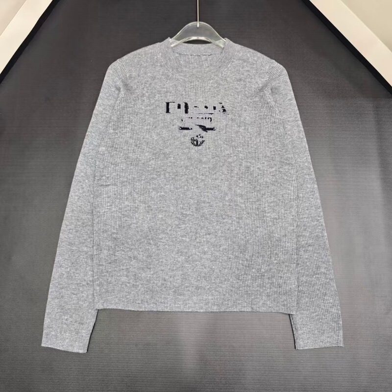 High-end P-brand round-neck jacquard knitted wool base shirt, versatile, slim-fit, high-quality women's clothing High-end P-brand round-neck jacquard knitted wool base shirt, versatile, slim-fit, high-quality women's clothing