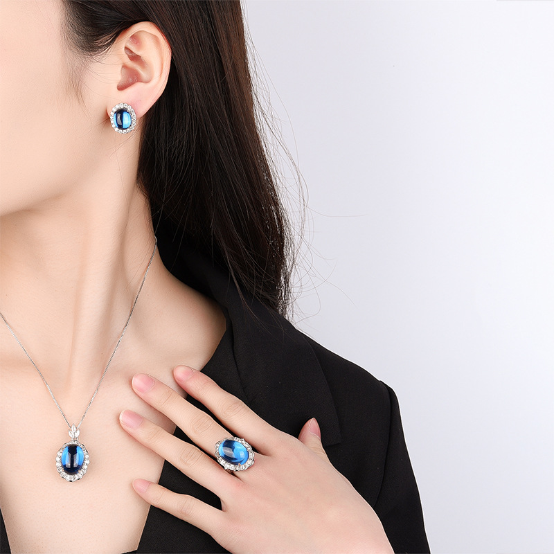 Zhuang Sheng joyería plantación de hielo fluorescente denier paloma sangre azul cristal puntiagudo cara llana Jade colgante traje 13*18-10*12