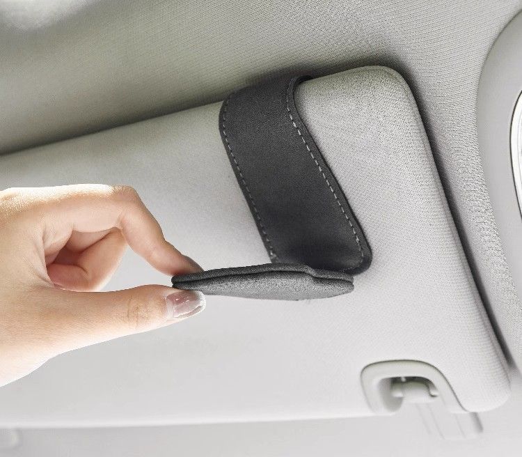 Simple and Portable Magnetic Car Glasses Holder Car Interior Leather Storage Clip Car Sunglasses Clip Bill Card Holder Trendy