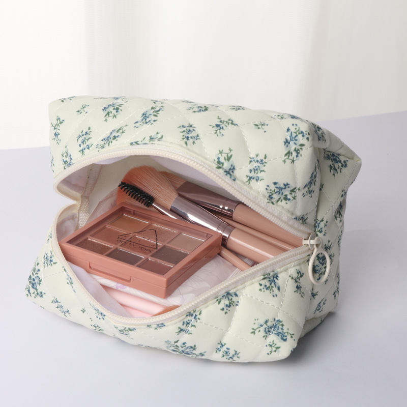 Small Floral Makeup Bag, Portable Quilted Padded Toiletry Octagonal Storage Pouch, High-End Ins-Style Skincare Zipper Bag Small Floral Makeup Bag, Portable Quilted Padded Toiletry Octagonal Storage Pouch, High-End Ins-Style Skincare Zipper Bag