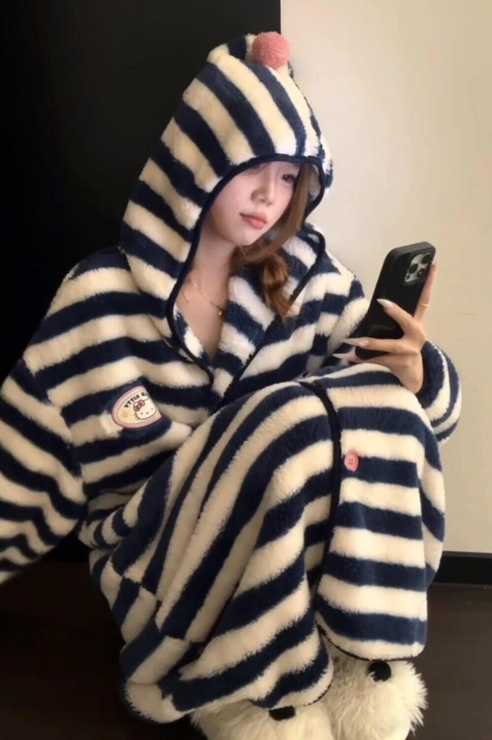 GraceChic Pue Desie Sexy gestreifter Kapuzen-Fleecepyjama für Damen, neues, dickes Plüsch-Nachthemd in Übergröße für den Herbst_voghion.com