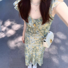 海辺の休暇フランスの小さい飛袖の花のワンピースの子供の夏の新型はやせている気質の長いスカートを現します。