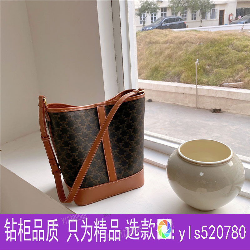 European and American High Version Original Arc De Triomphe Presbyopic Bucket Bag Crossbody Armpit Bag First Layer Cowhide Triomphe