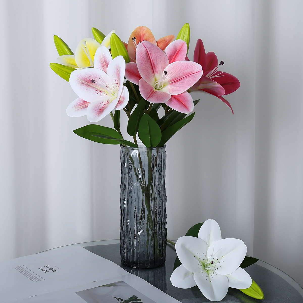 Fabricantes al por mayor boda decoración del hogar flor falsa 1 flor 1 brote mini película de una sola mano 2 lirios de flores artificiales