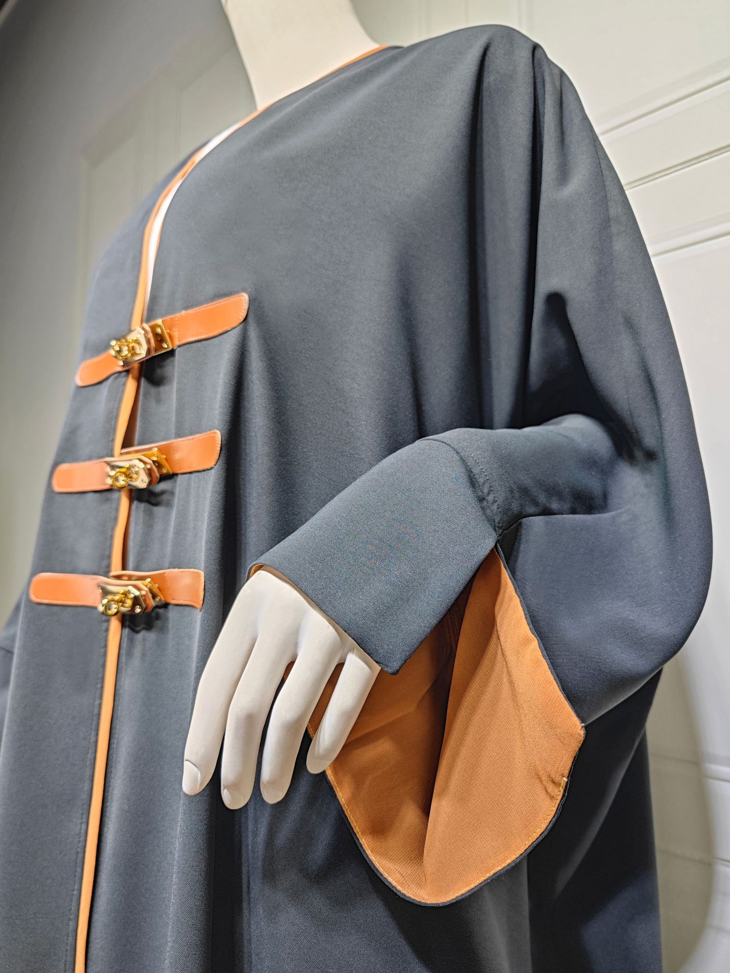 MQ090 Modest Fashion Cardigan With Leather Buttons Abaya Turkish Color-blocked Robe For Outerwear In Arabia_ecoleips.com