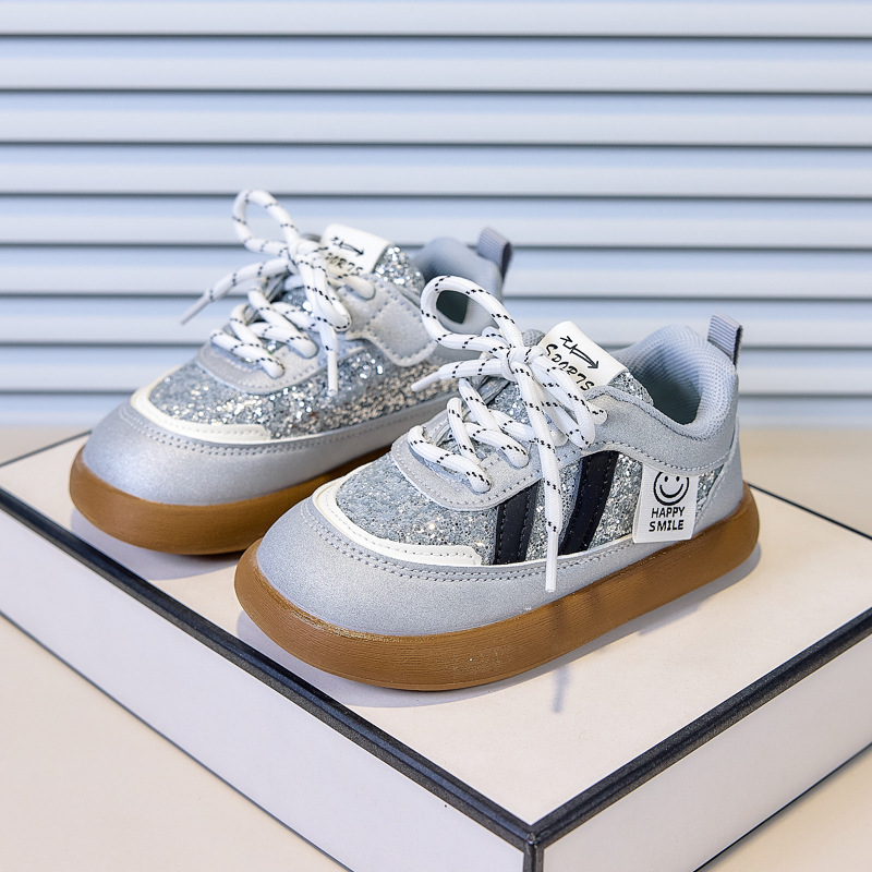 Zapatos de skate para niños 2026 primavera y otoño nuevos zapatos casuales para niños con sequillas de moda zapatos deportivos para niñas con suela suave zapatos para bebés