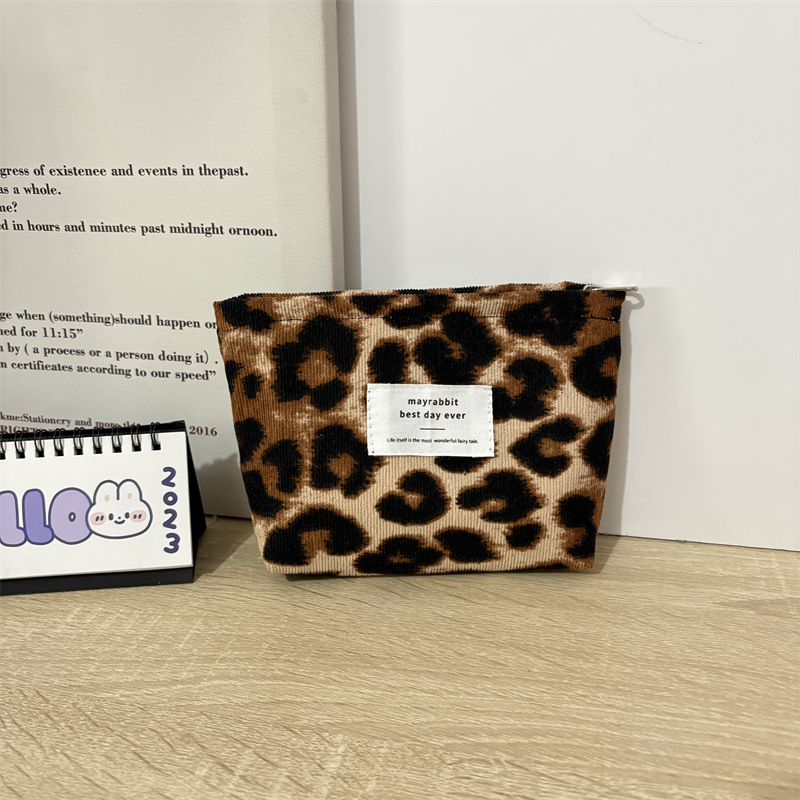 60g Weight Canvas Lining Material Zipper Closure Type / Strap Type Cosmetic Bag Bags Type Daily, Street, Shopping Occasion Corduroy Material Leopard Pattern All Seasons Season Women's Gender Elegant, Streetwear Style Square Shape Small Size Elegant Streetwear Leopard Corduroy Square Makeup Bags 2