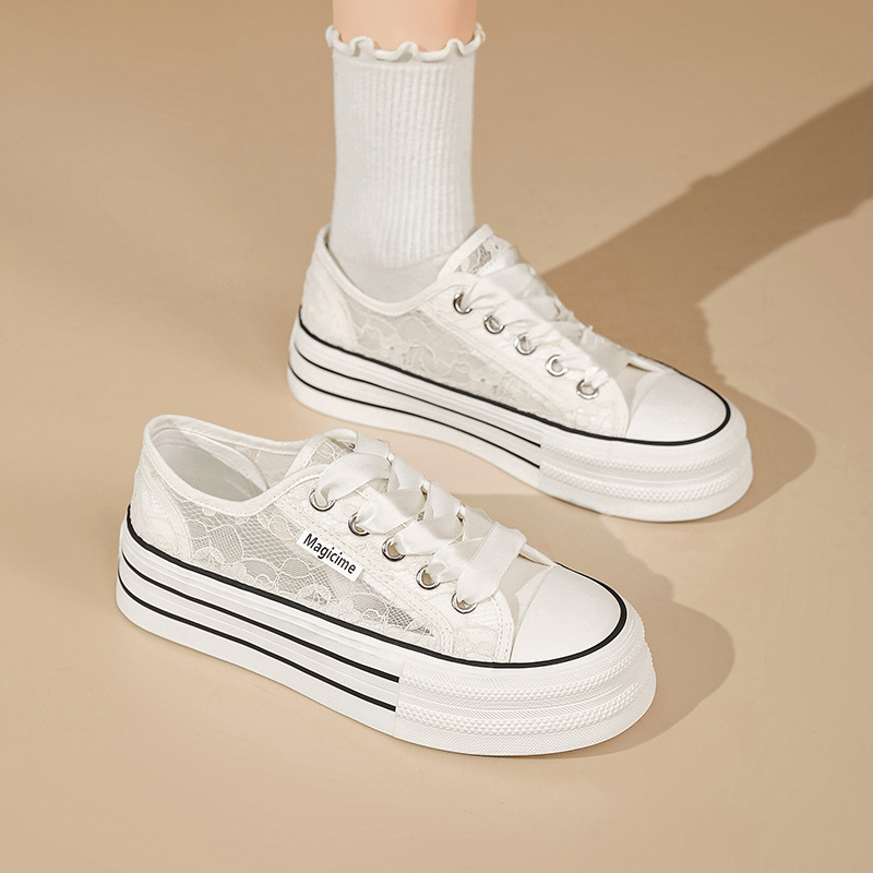 Zapatos de lona de malla de encaje de Augu Shi Deng mujeres verano 2024 nuevos zapatos blancos con suela gruesa zapatos de skate casuales
