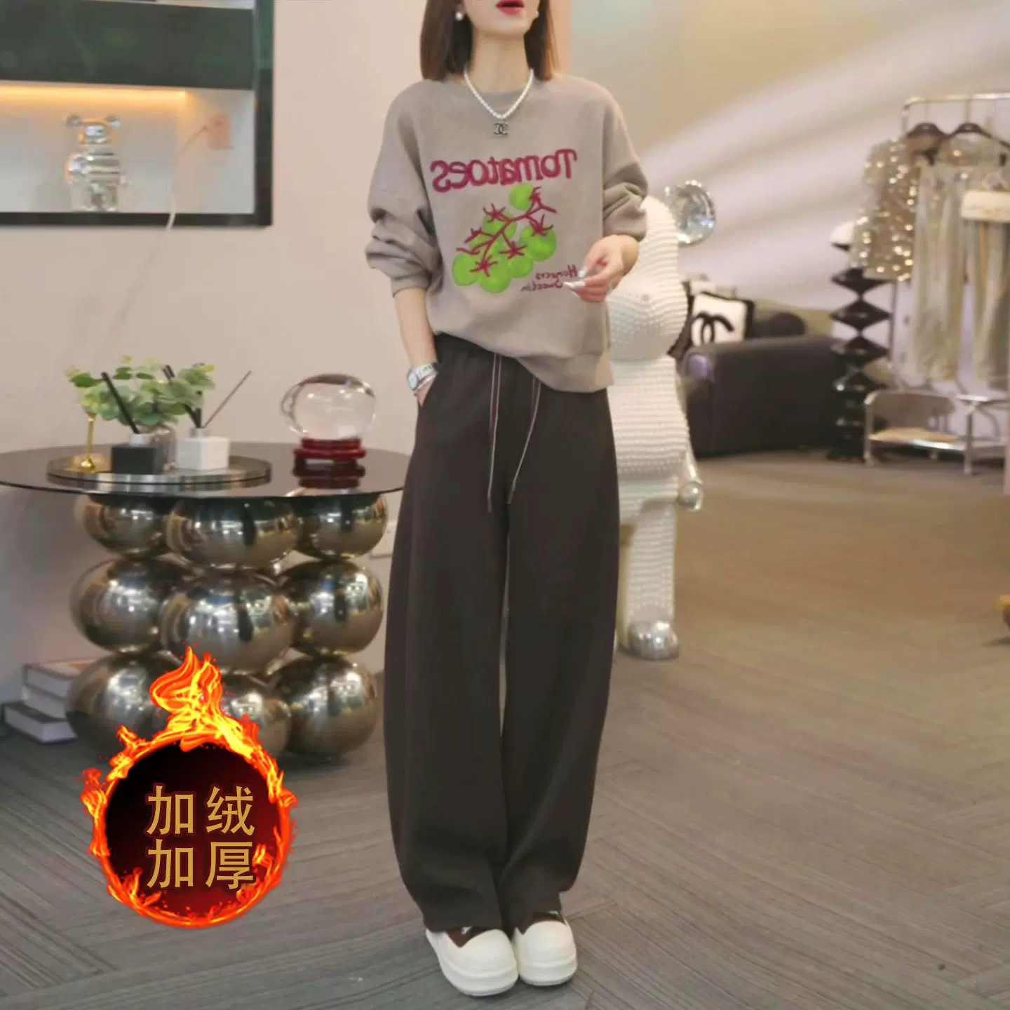 2025秋冬新款加绒加厚套装女浅咖印花卫衣+深棕阔腿裤保暖两件套