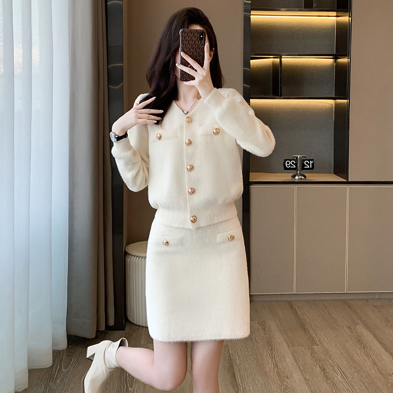 Autumn and Winter New Style Chanel Style Fashionable Elegant Solid Color Imitation Mink Velvet Stylish Button Sweater Knitted Two-piece Dress for Women