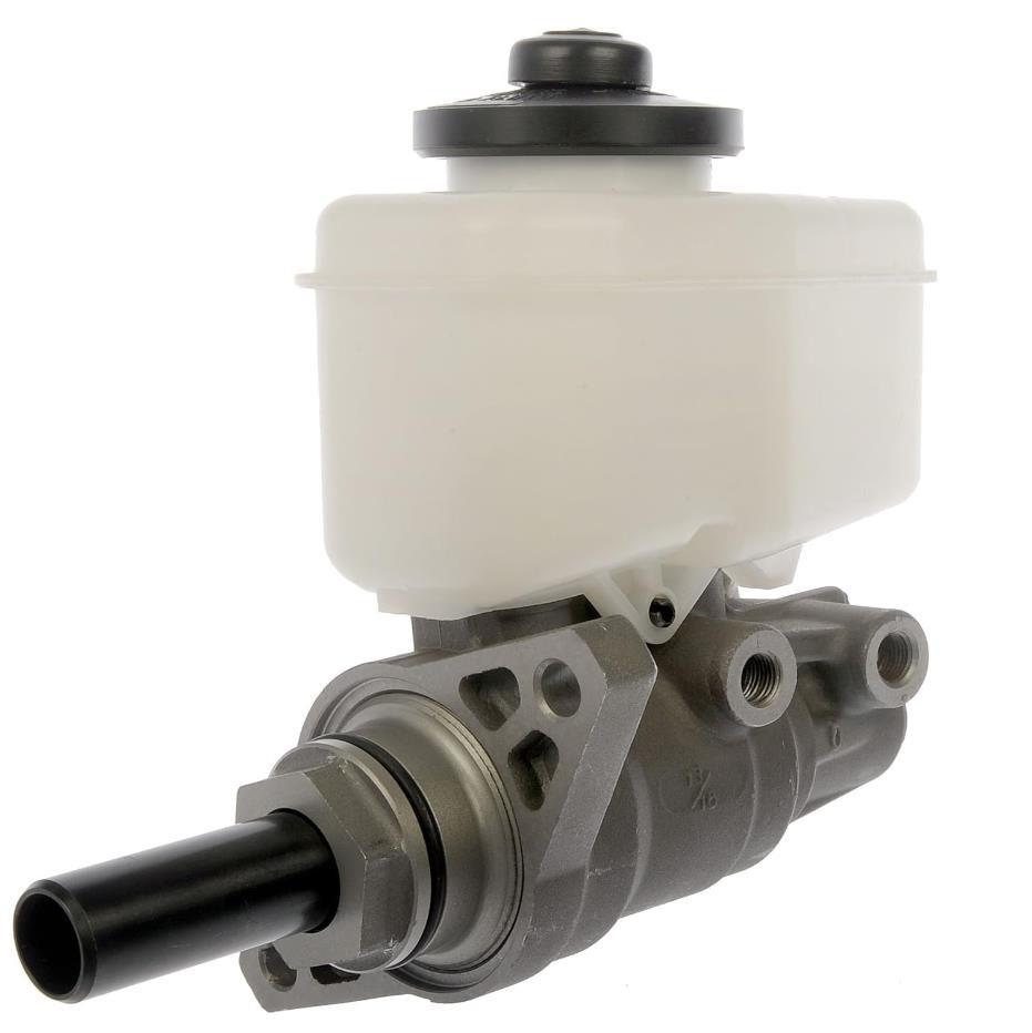 47028-04030 M630478 applicable to Toyota Tacoma brake master cylinder