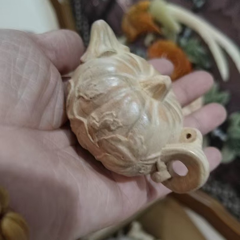 桃木彫刻十二生肖の手の工芸品は桃木の手の木の観光地区の観光工芸品を並べます。|undefined