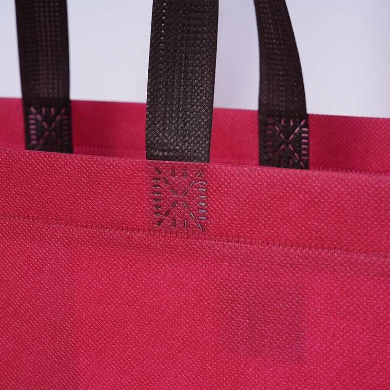 Bolsas de mano no tejidas personalizadas bolsas de tela no tejida ultrasónicas bolsas de mano de color sólido impresión LOGO bolsas de compras en stock image 4