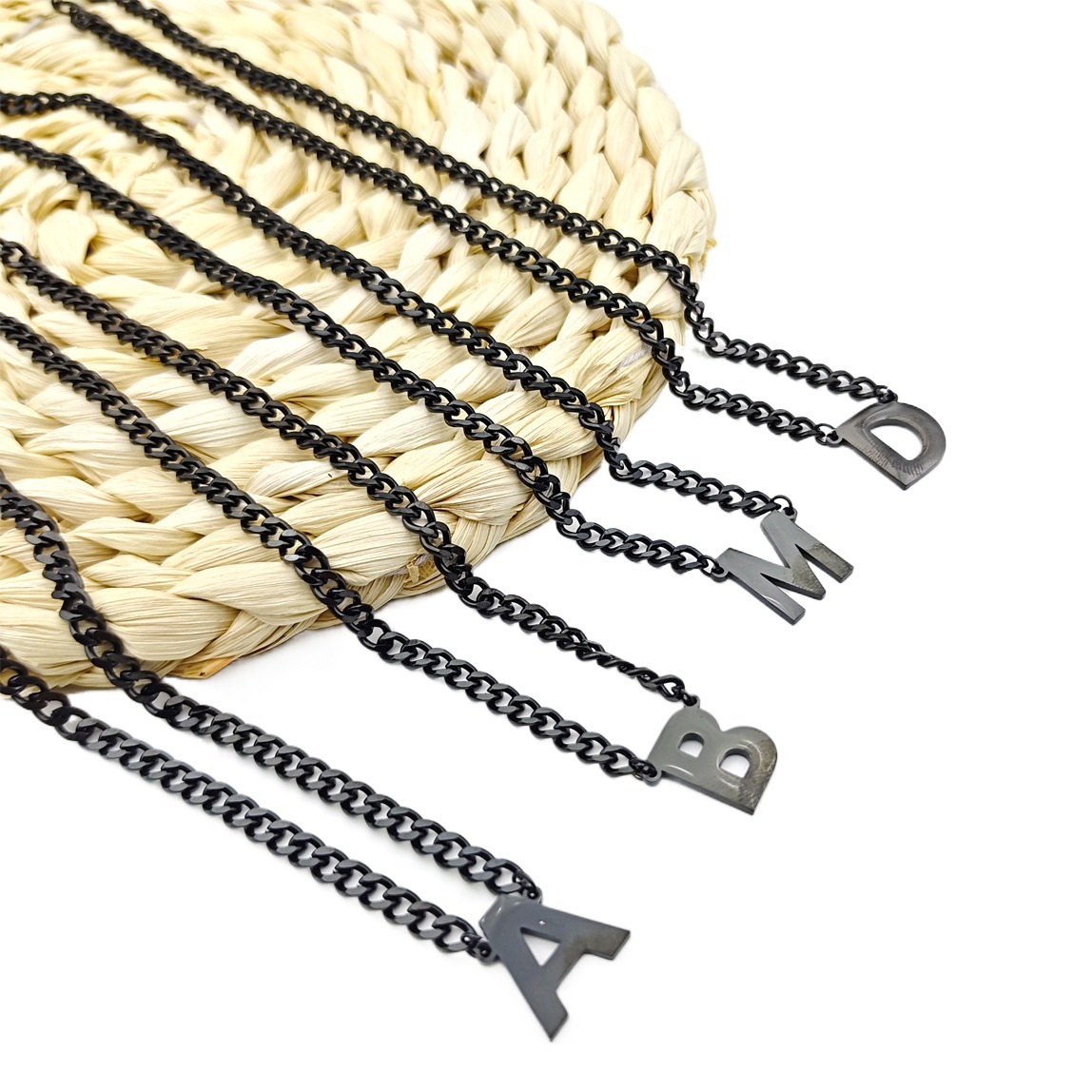 Collar de cadena cubana de acero inoxidable estilo hip-hop con apellidos europeos y americanos, colgante de letra mayúscula de oro de 18K con 26 letras.