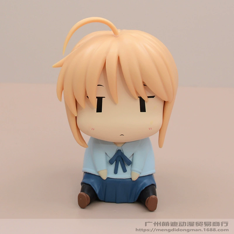 Q-версия Fate/stay night в сидячей позе Artoria Saber с забавным/глупым лицом, фигурка-украшение