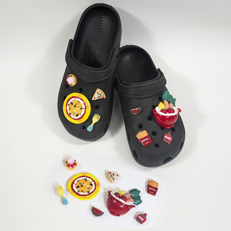New hole shoes DIY accessories oversized simulation food and play pizza sandwich bread shoe flower decoration detachable buckle New hole shoes DIY accessories oversized simulation food and play pizza sandwich bread shoe flower decoration detachable buckle