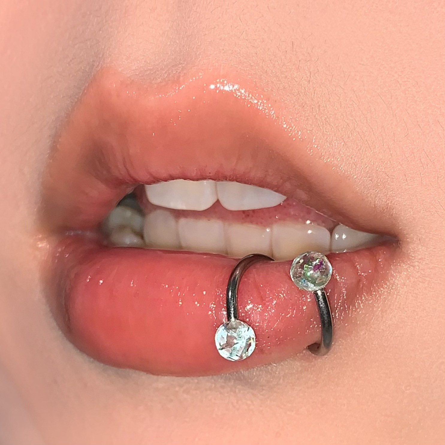 16G labret stud size and finish detail