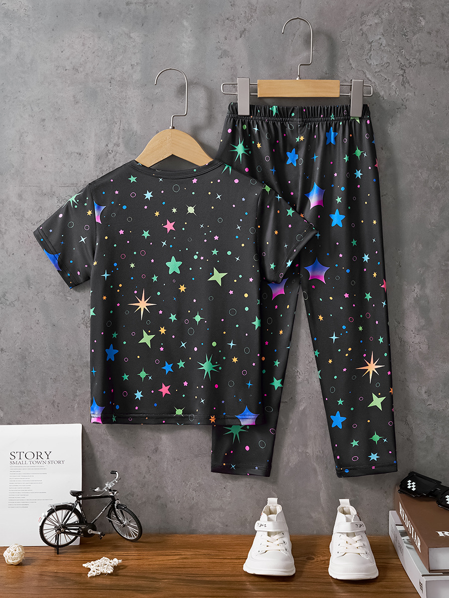 Ropa infantil transfronteriza, conjunto europeo y americano de primavera y verano, pantalón largo de manga corta, estampado fluorescente de unicornio de dibujos animados, stock europeo y americano disponible al por mayor.