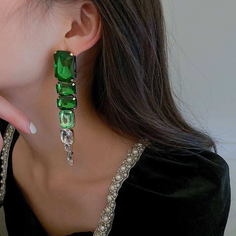 Fashion Green Square Inlaid Rhinestone Snake-shaped Earrings Wholesale display picture 4