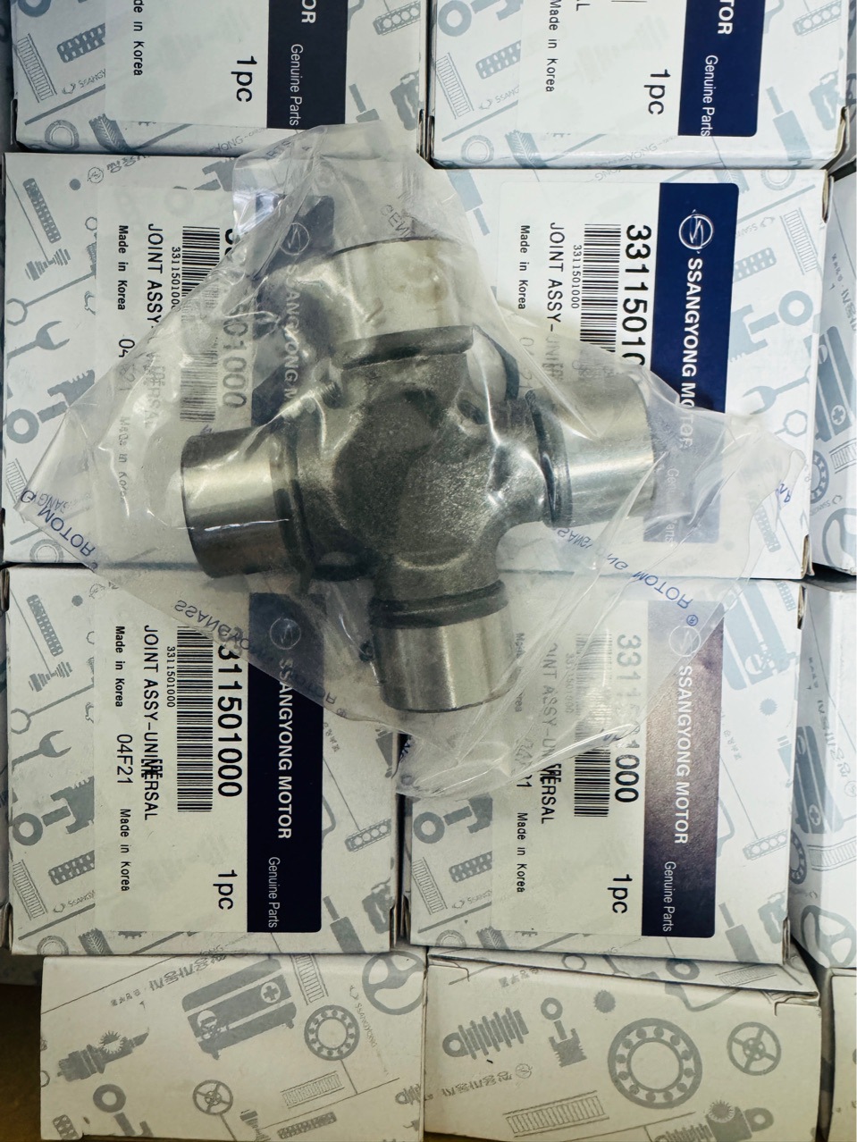 Applicable to South Korea Ssangyong Aiteng Xiangyurester 3311501000 4131101000 drive shaft universal joint